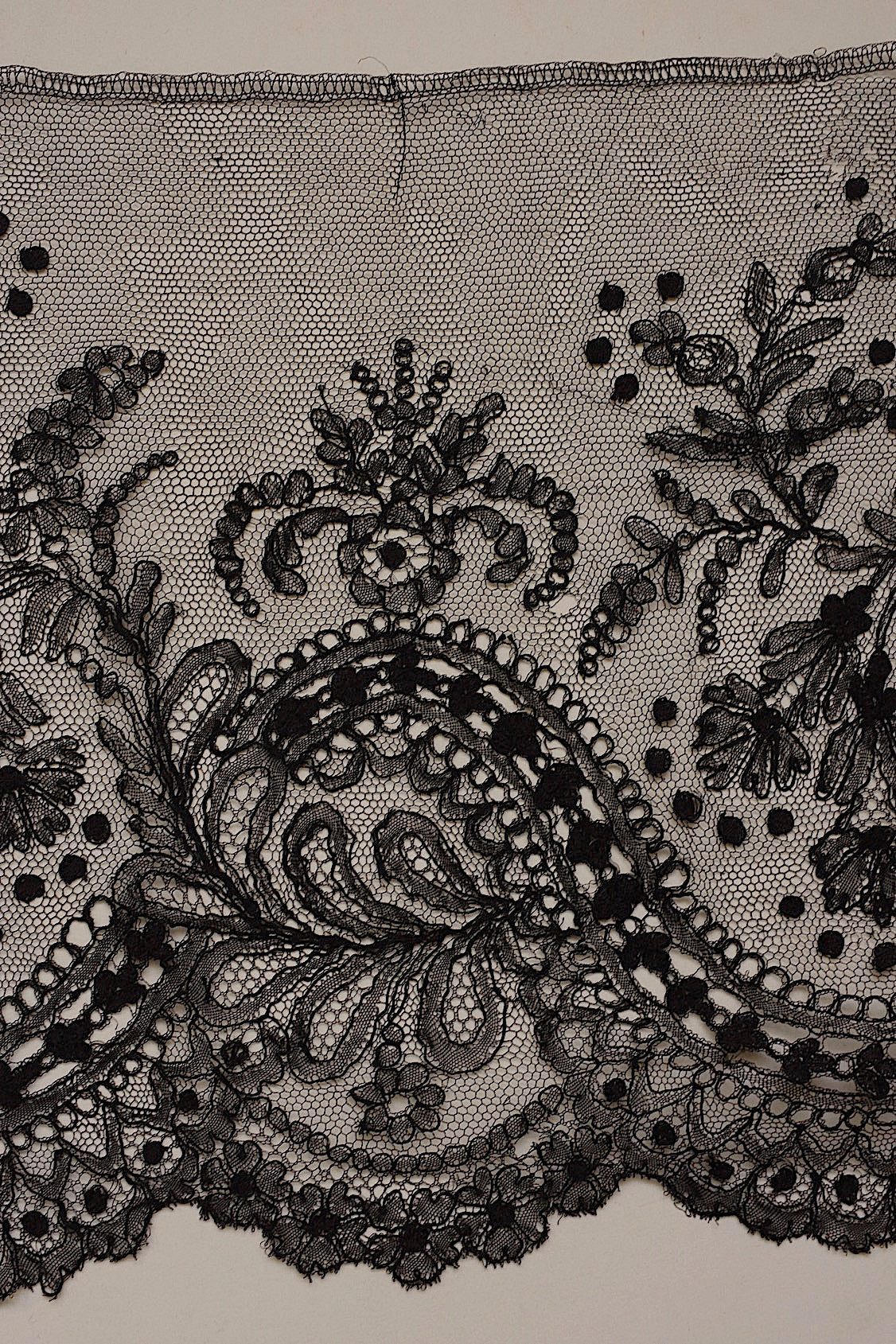 アンティークレース　dentelle ancienne 黒レース　シャンティイ　530cm .FR a l'epoque