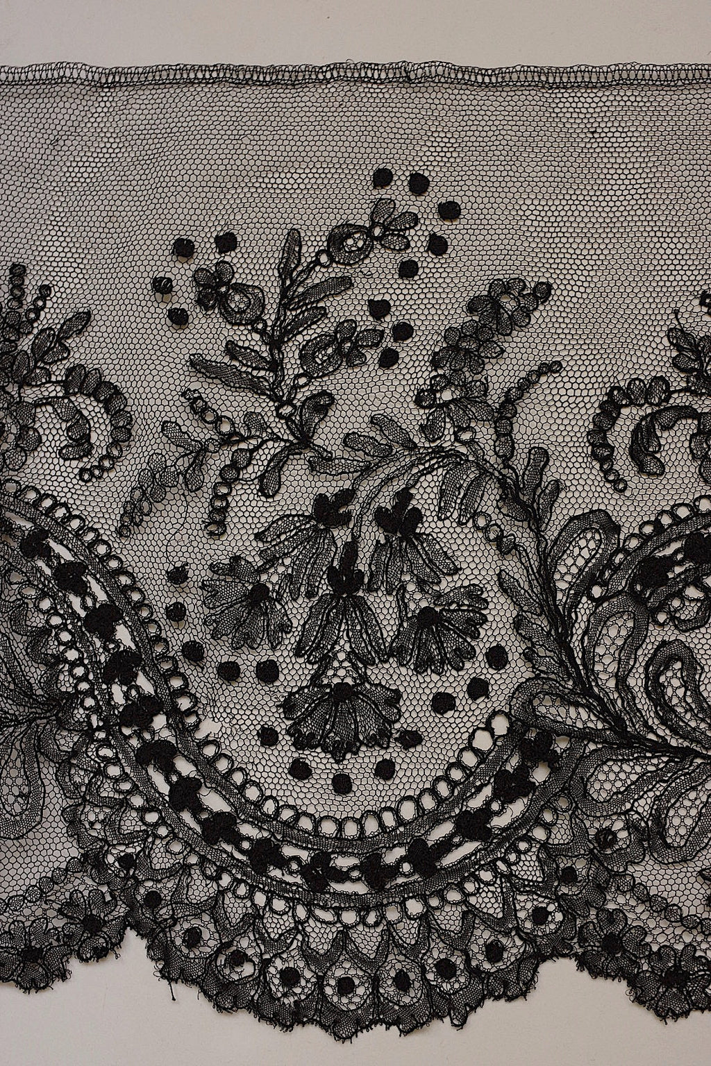アンティークレース　dentelle ancienne 黒レース　シャンティイ　530cm .FR a l'epoque