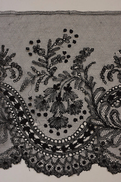 アンティークレース　dentelle ancienne 黒レース　シャンティイ　530cm .FR a l'epoque