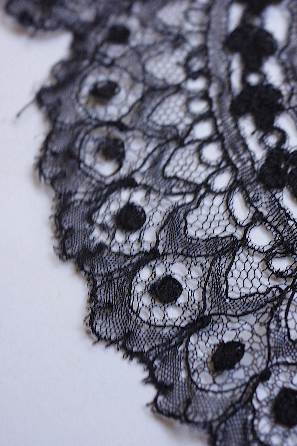 アンティークレース　dentelle ancienne 黒レース　シャンティイ　530cm .FR a l'epoque