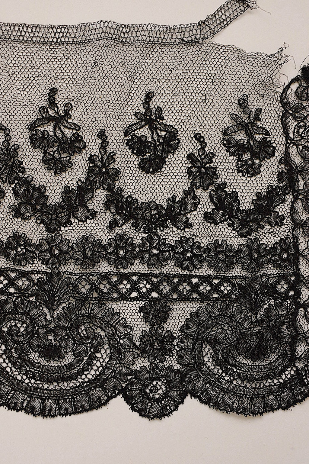 アンティークレース　dentelle ancienne 黒レース　シャンティイ　450cm .FR a l'epoque