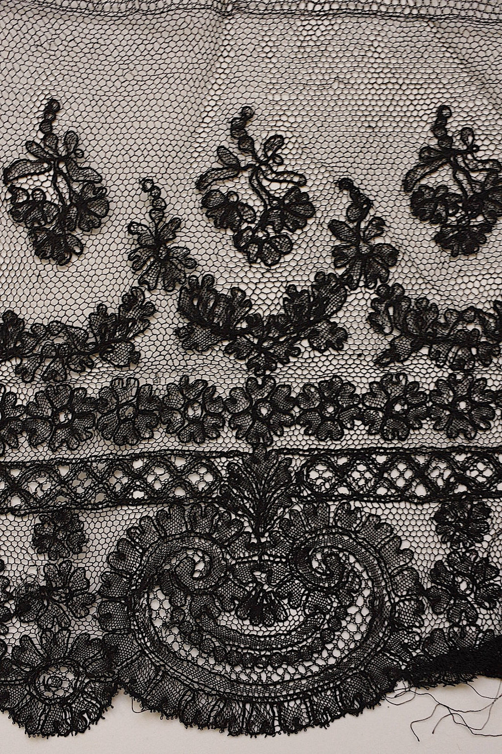 アンティークレース　dentelle ancienne 黒レース　シャンティイ　450cm .FR a l'epoque