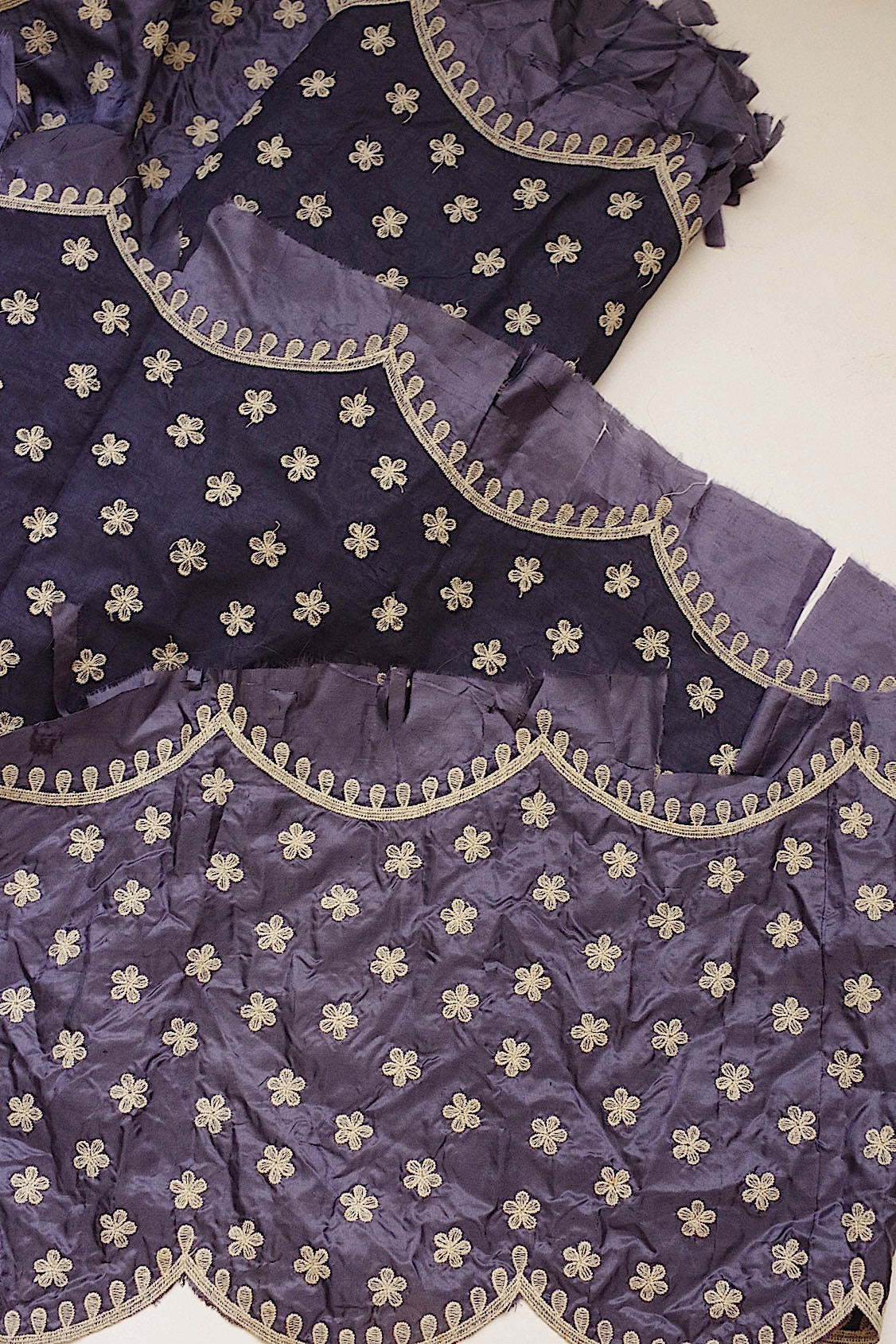 アンティークレース　dentelle ancienne 刺繍生地 .FR a l'epoque