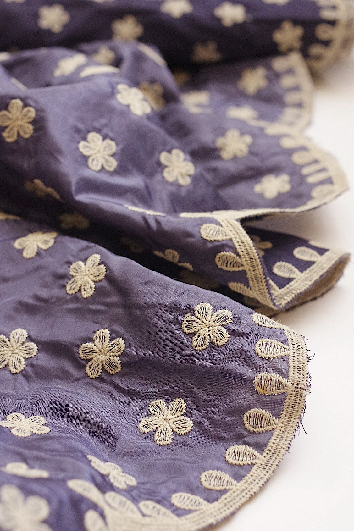 アンティークレース　dentelle ancienne 刺繍生地 .FR a l'epoque