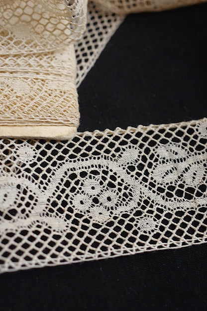アンティークレース　dentelle ancienne ２種 .FR a l'epoque