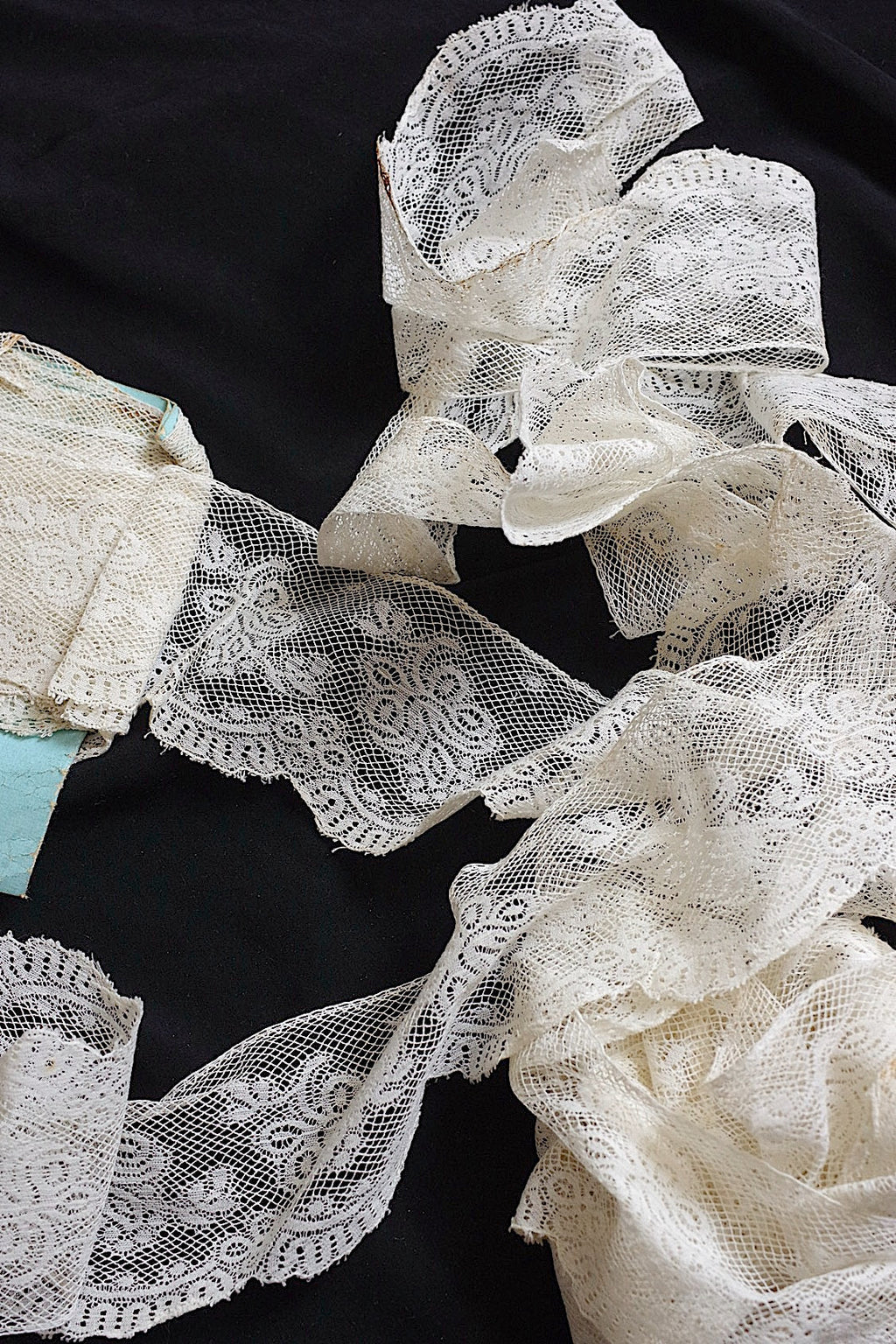 アンティークレース　dentelle ancienne 310cm 110cm 310cm .FR a l'epoque