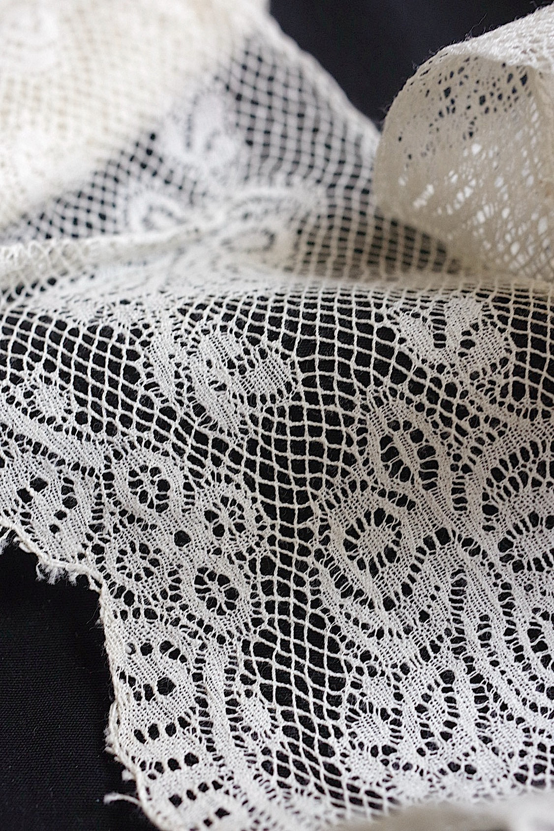 アンティークレース　dentelle ancienne 310cm 110cm 310cm .FR a l'epoque