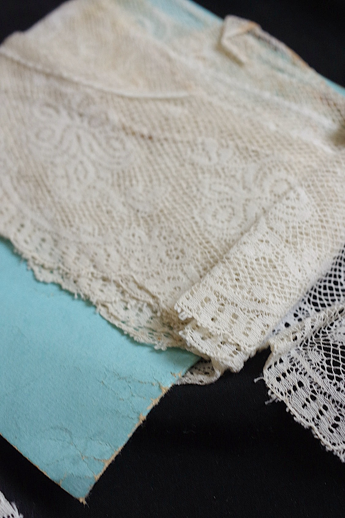 アンティークレース　dentelle ancienne 310cm 110cm 310cm .FR a l'epoque