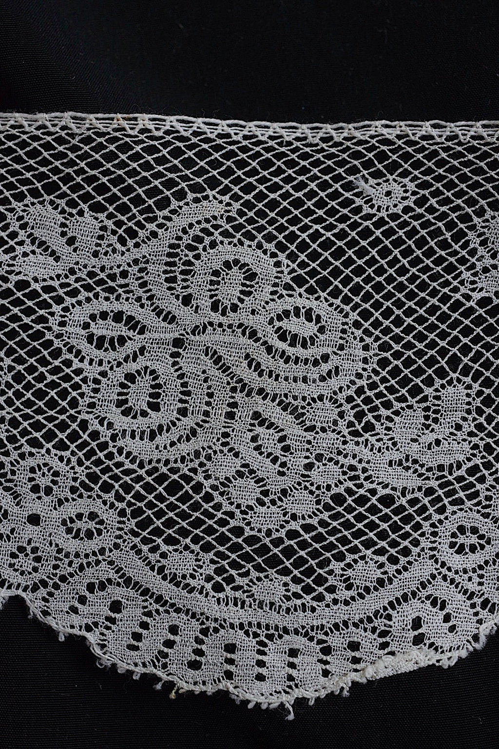 アンティークレース　dentelle ancienne 310cm 110cm 310cm .FR a l'epoque