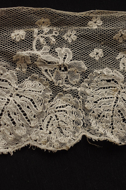 アンティークレース　dentelle ancienne 165cm 145cm .FR a l'epoque