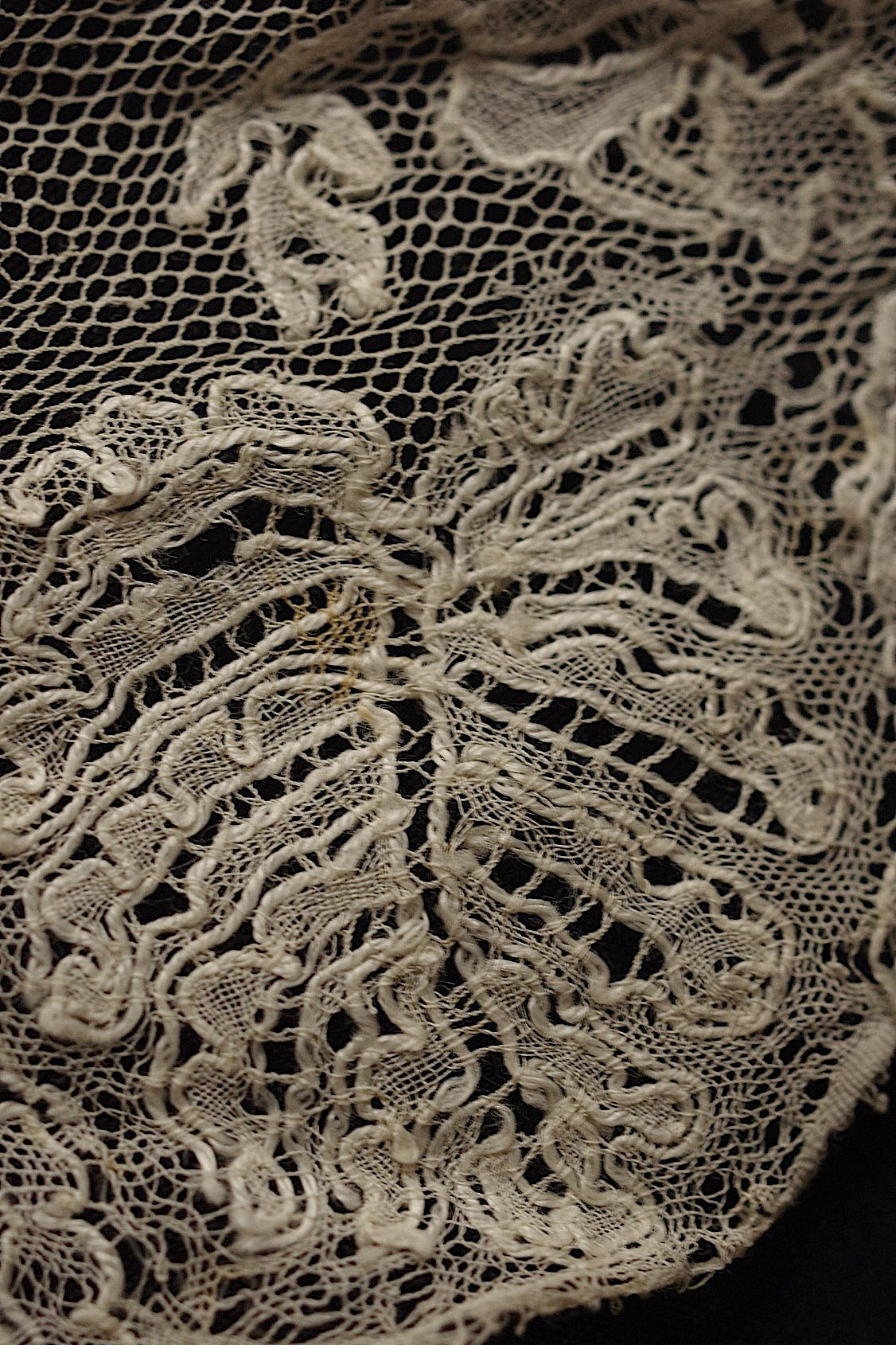 アンティークレース　dentelle ancienne 165cm 145cm .FR a l'epoque