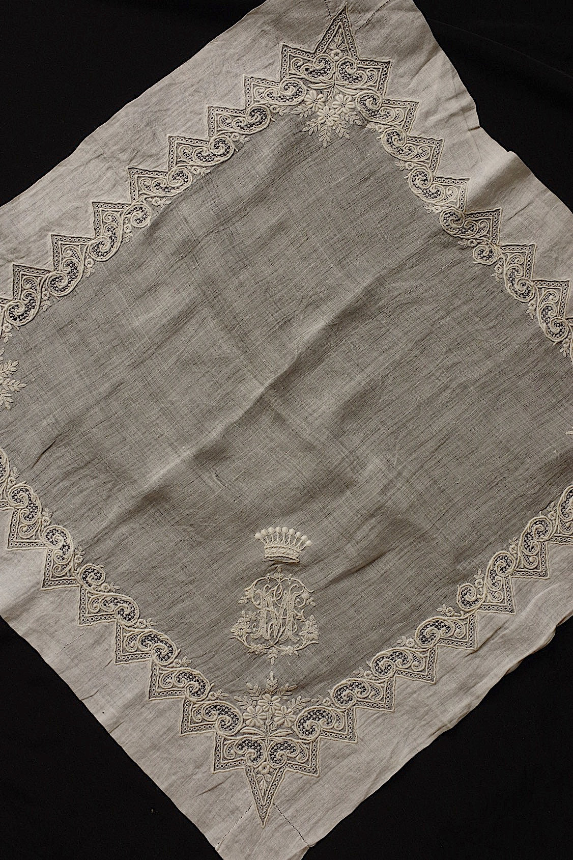 アンティークレース　dentelle ancienne 刺繍ハンカチ .FR a l'epoque