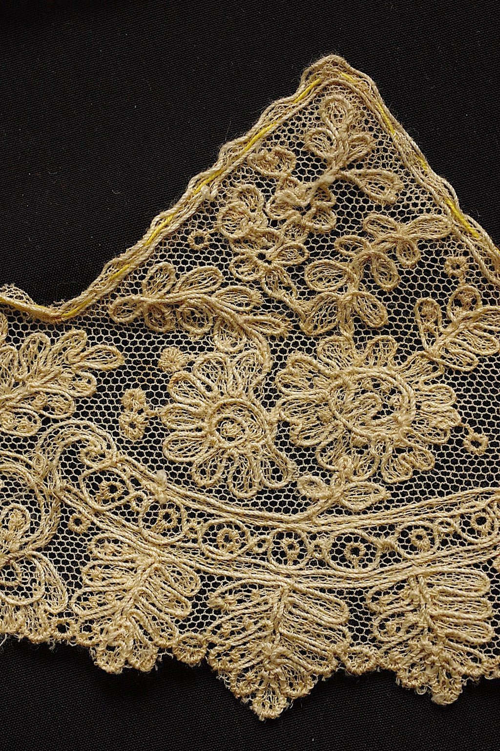 アンティークレース　dentelle ancienne ２種 .FR a l'epoque