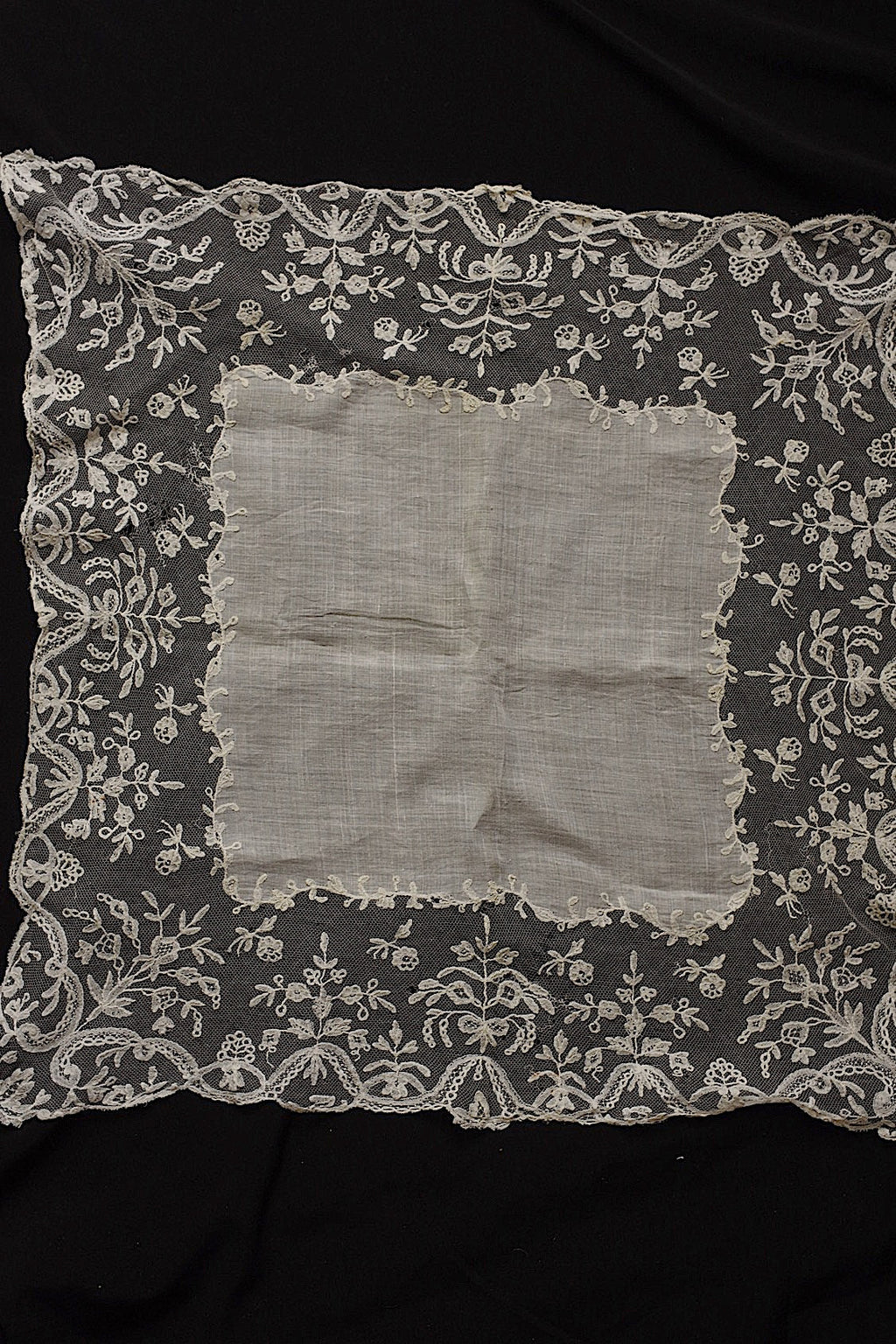 アンティークレース　dentelle ancienne レースハンカチ .FR a l'epoque