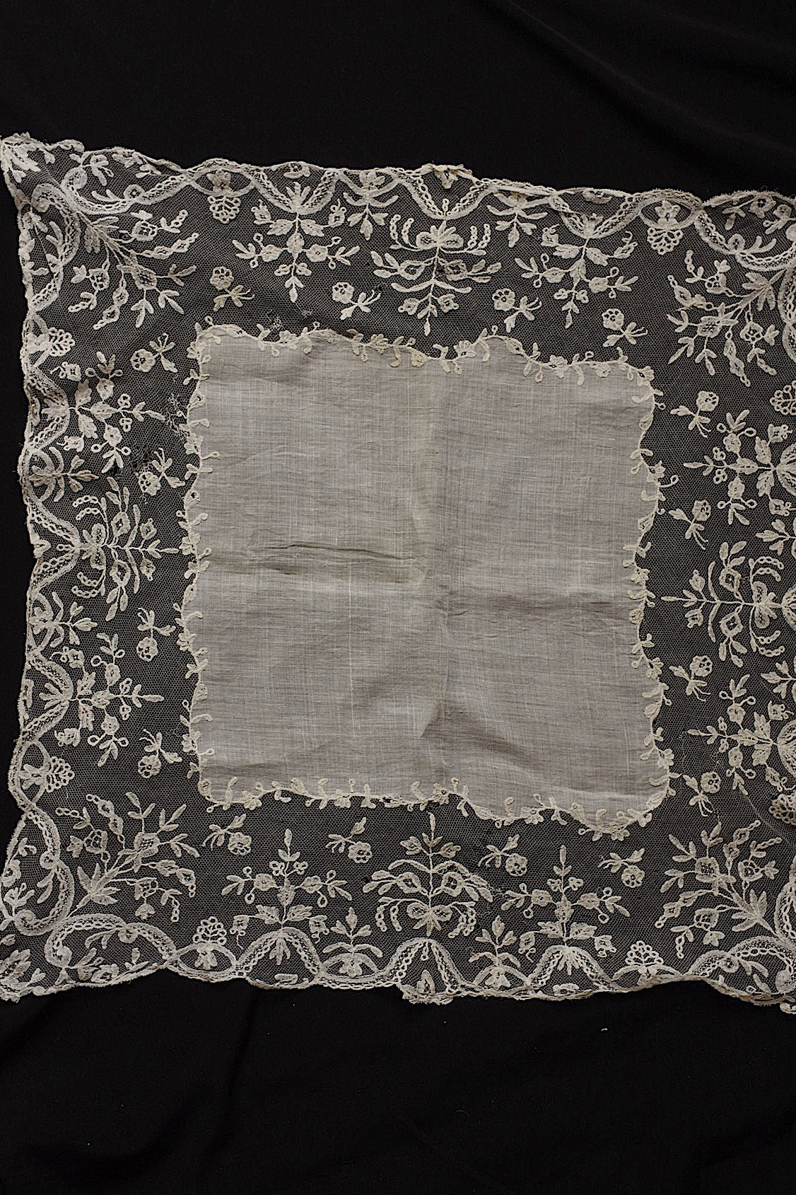 アンティークレース　dentelle ancienne レースハンカチ .FR a l'epoque