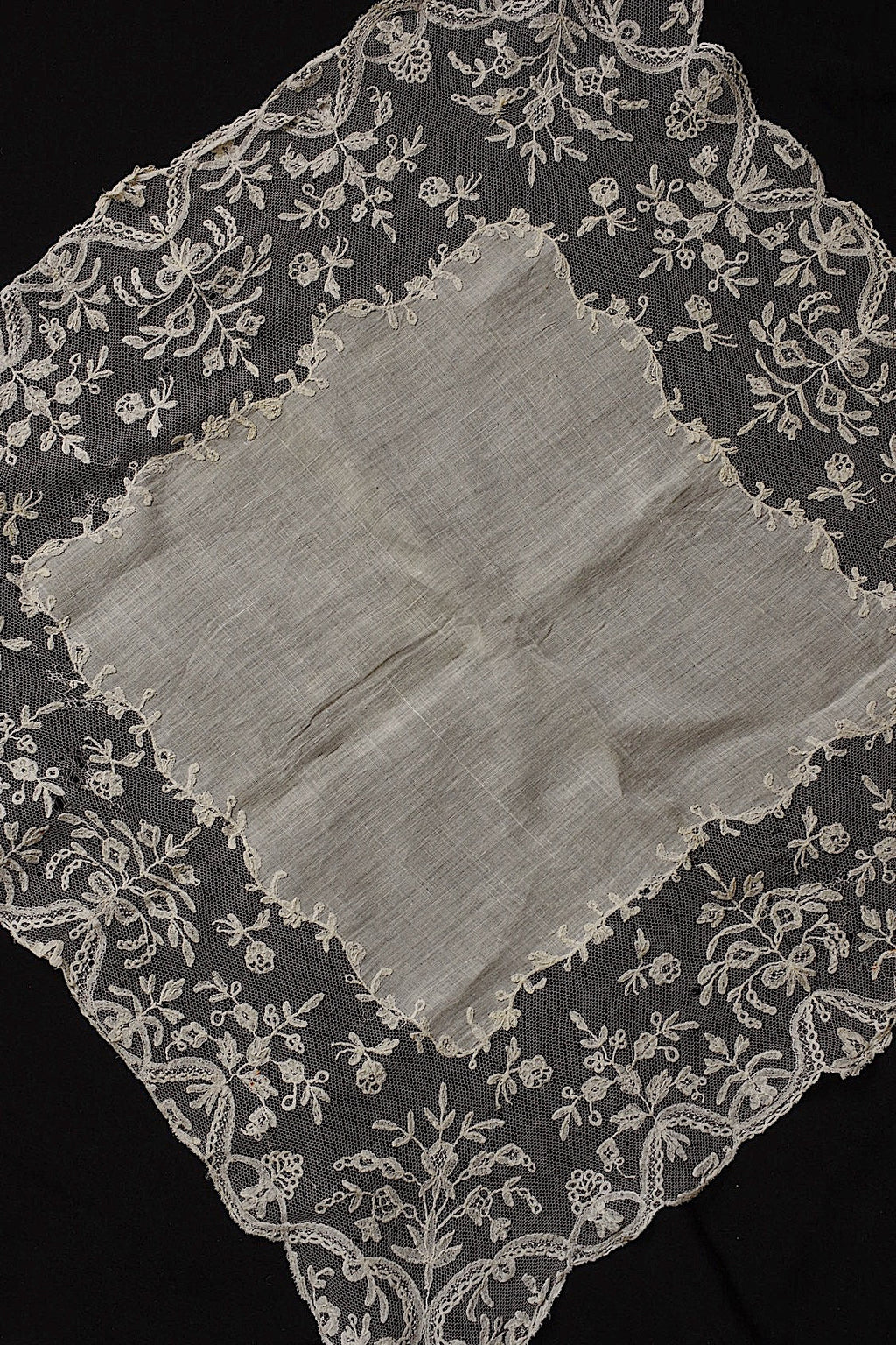 アンティークレース　dentelle ancienne レースハンカチ .FR a l'epoque