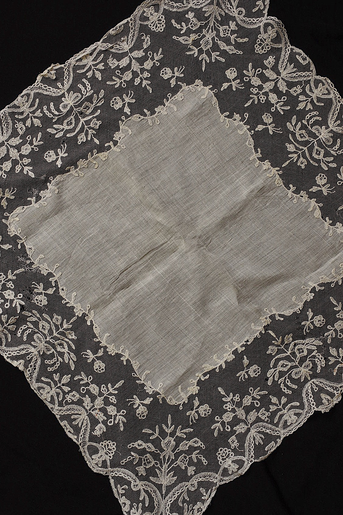 アンティークレース　dentelle ancienne レースハンカチ .FR a l'epoque