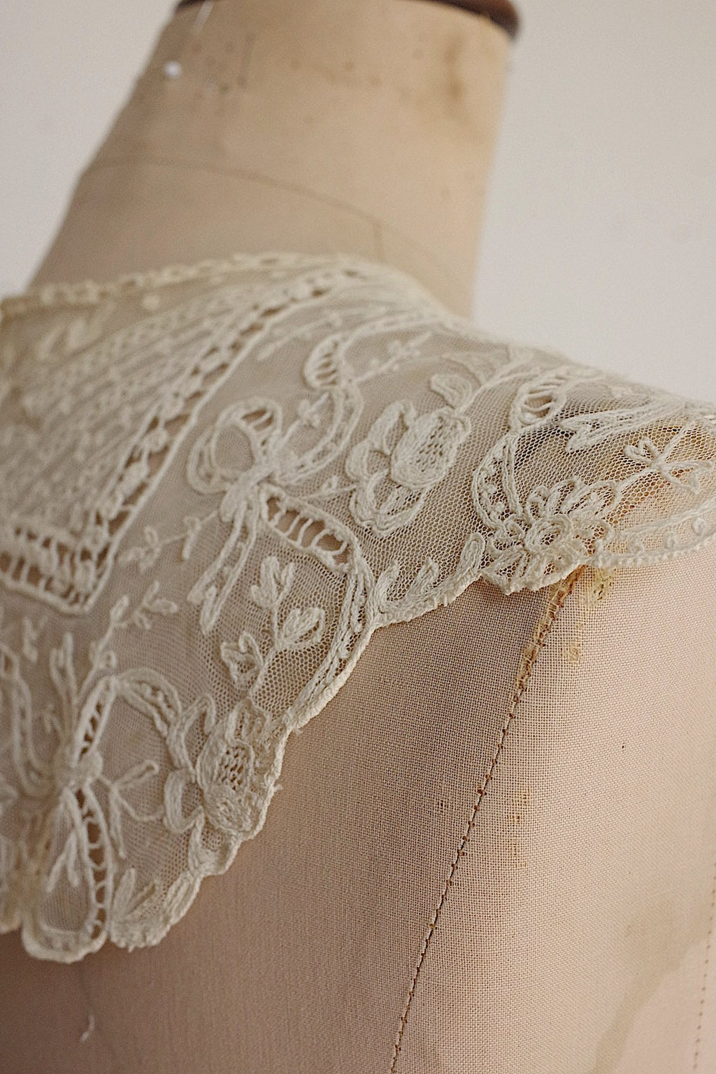 アンティークレース　dentelle ancienne 刺繍レース襟　 .FR a l'epoque