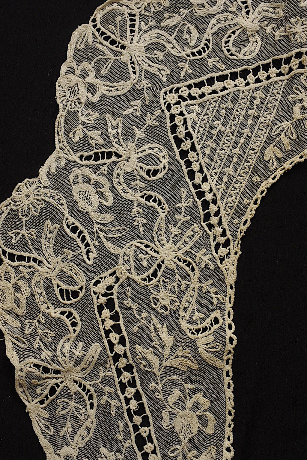 アンティークレース　dentelle ancienne 刺繍レース襟　 .FR a l'epoque