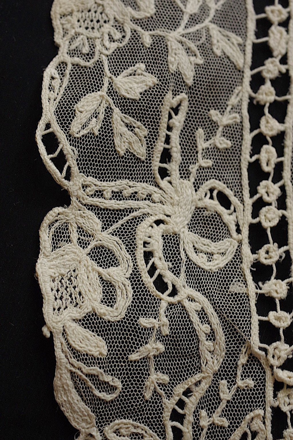 アンティークレース　dentelle ancienne 刺繍レース襟　 .FR a l'epoque