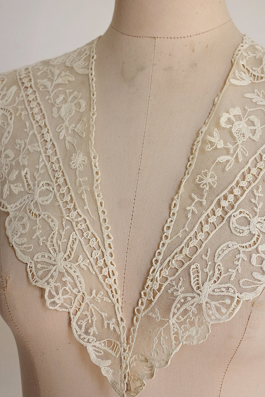 アンティークレース　dentelle ancienne 刺繍レース襟　 .FR a l'epoque