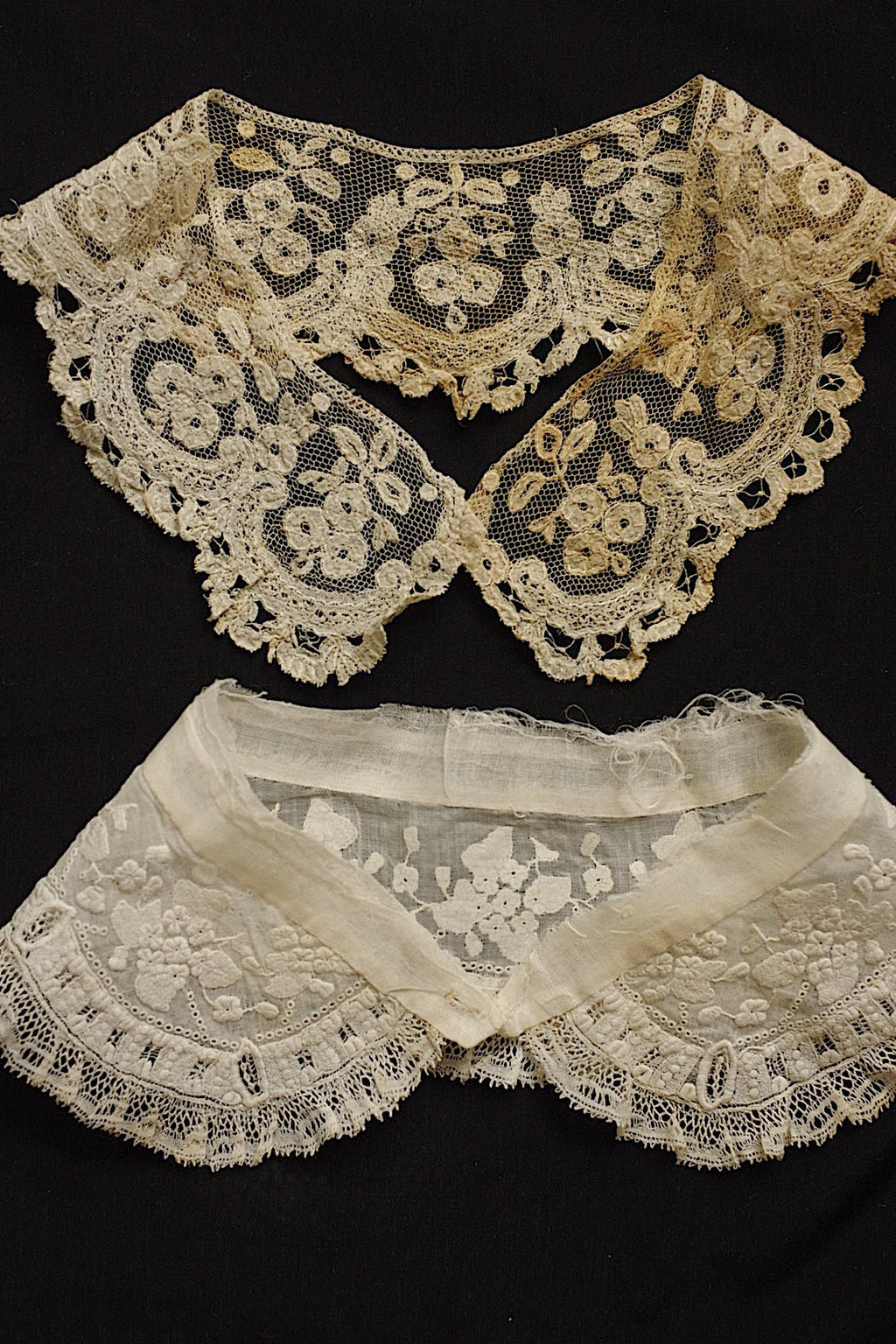 アンティークレース　dentelle ancienne 刺繍小さな襟　2つ　 .FR a l'epoque