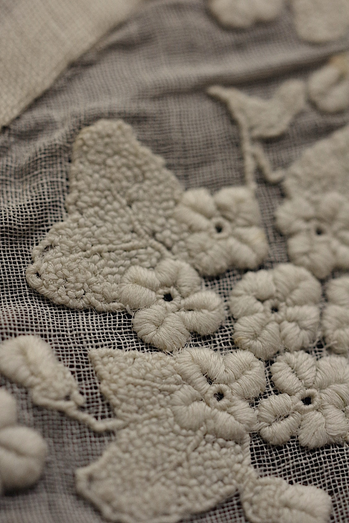 アンティークレース　dentelle ancienne 刺繍小さな襟　2つ　 .FR a l'epoque