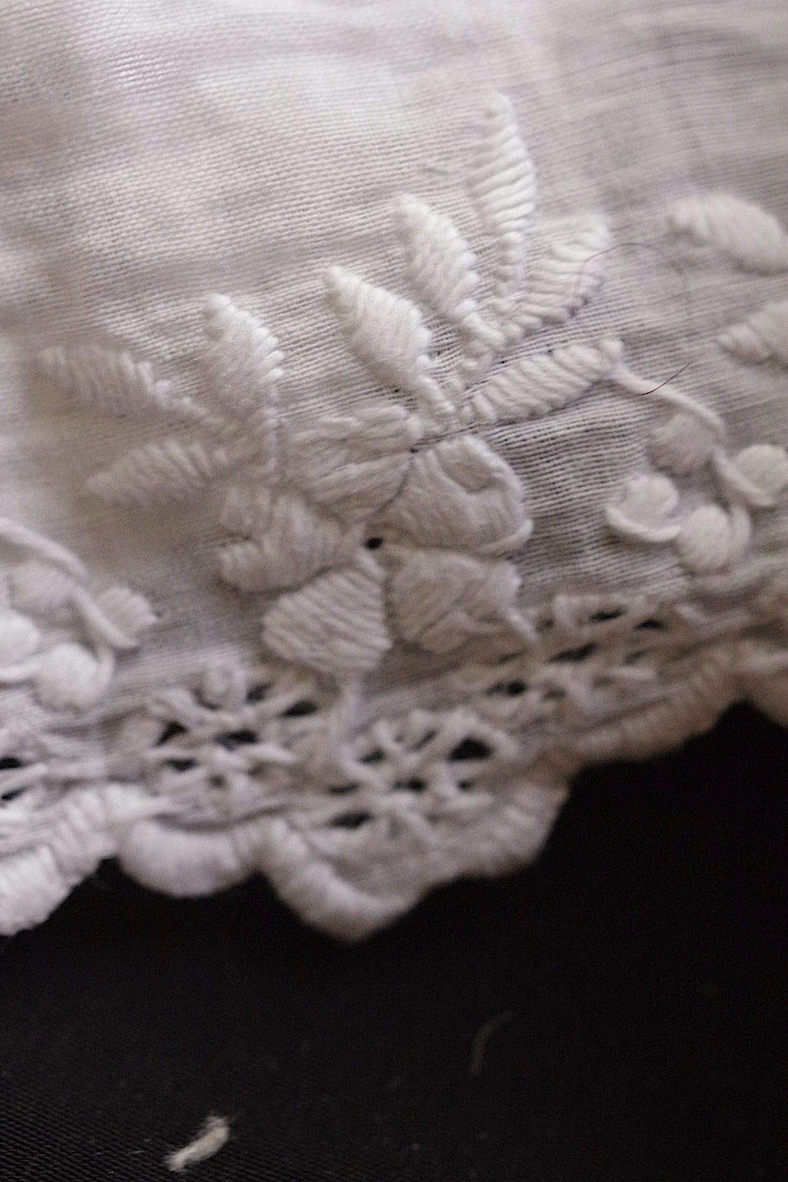 アンティークレース　dentelle ancienne 刺繍テープ　回収品 .FR a l'epoque