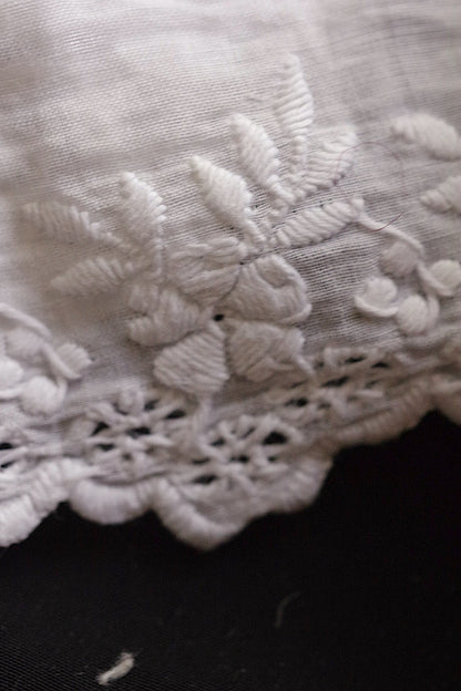 アンティークレース　dentelle ancienne 刺繍テープ　回収品 .FR a l'epoque