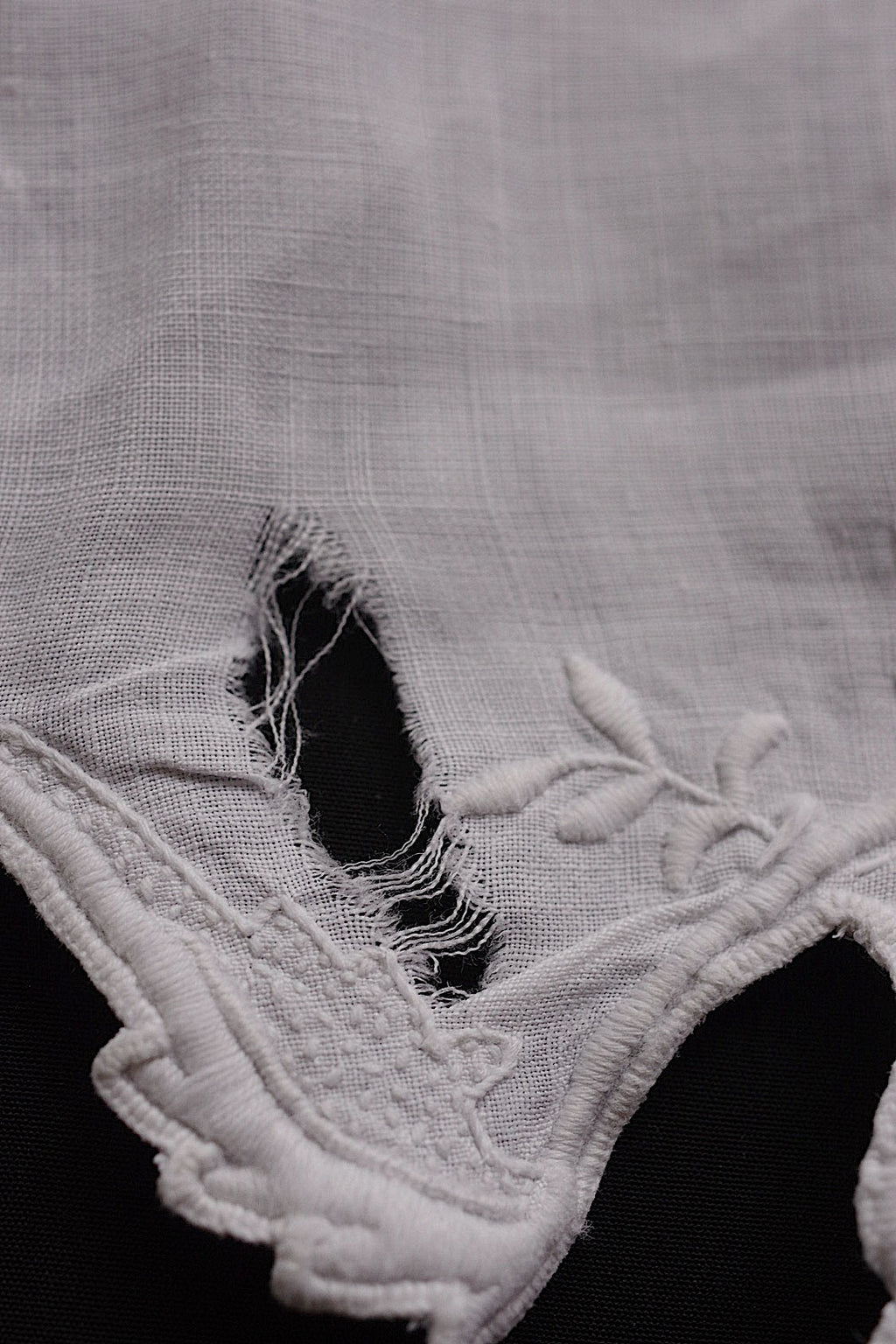 アンティークレース　dentelle ancienne 刺繍テープ　回収品 .FR a l'epoque