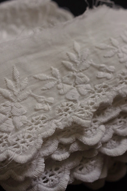 アンティークレース　dentelle ancienne 刺繍テープ　回収品 .FR a l'epoque
