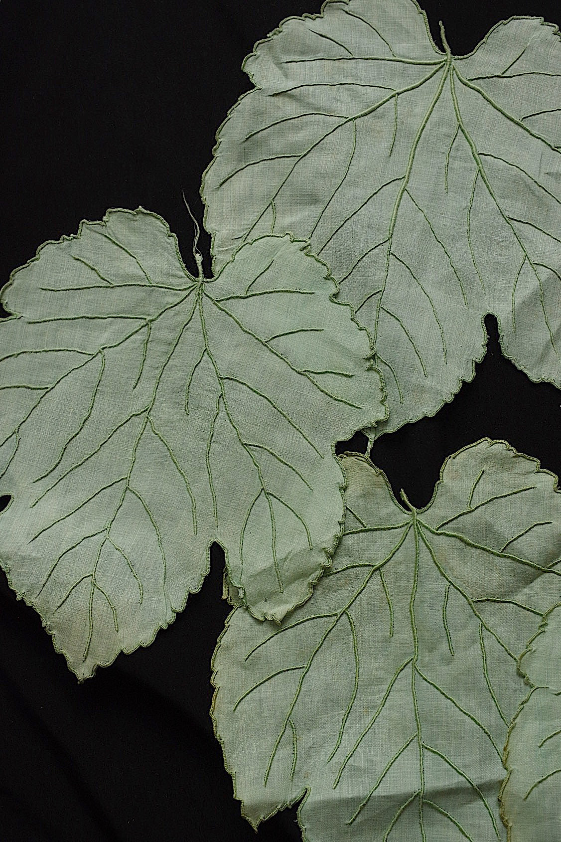 アンティークレース　dentelle ancienne 葉っぱ　napperon .FR a l'epoque