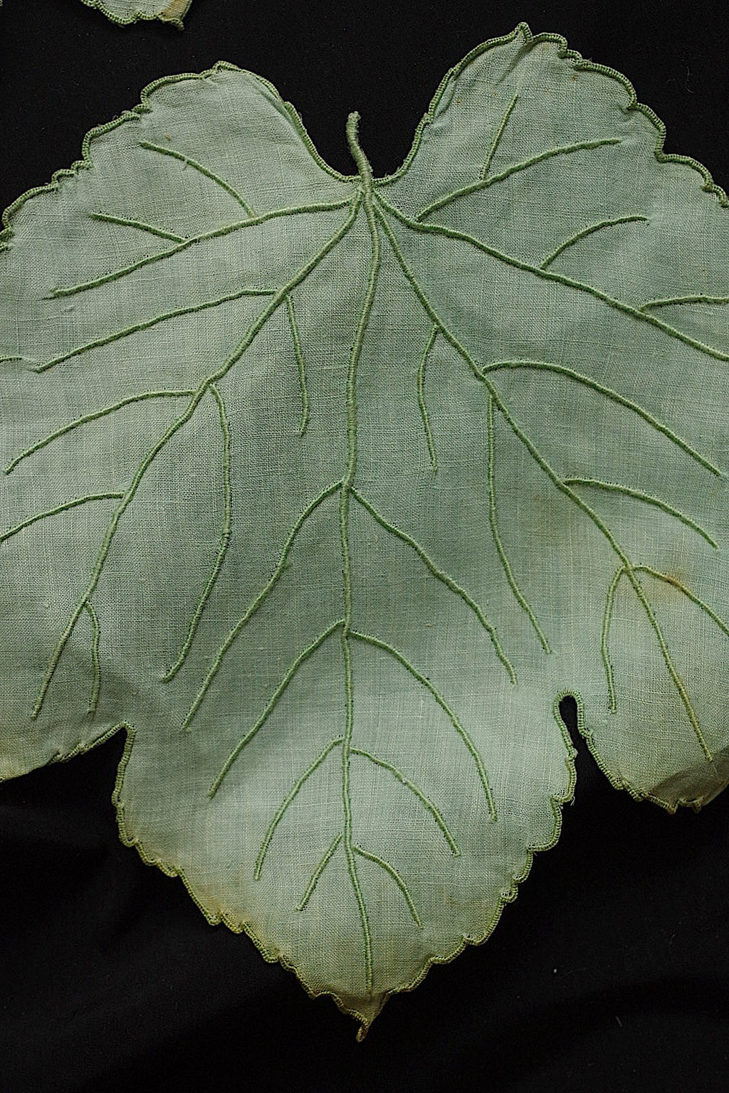 アンティークレース　dentelle ancienne 葉っぱ　napperon .FR a l'epoque