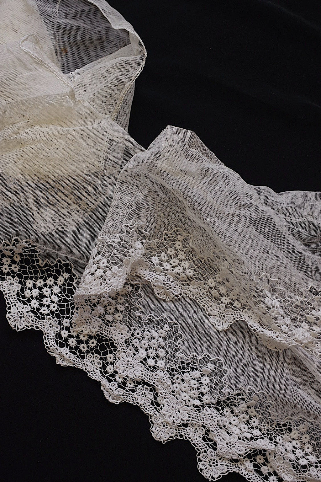 アンティークレース　dentelle ancienne 270cm .FR a l'epoque
