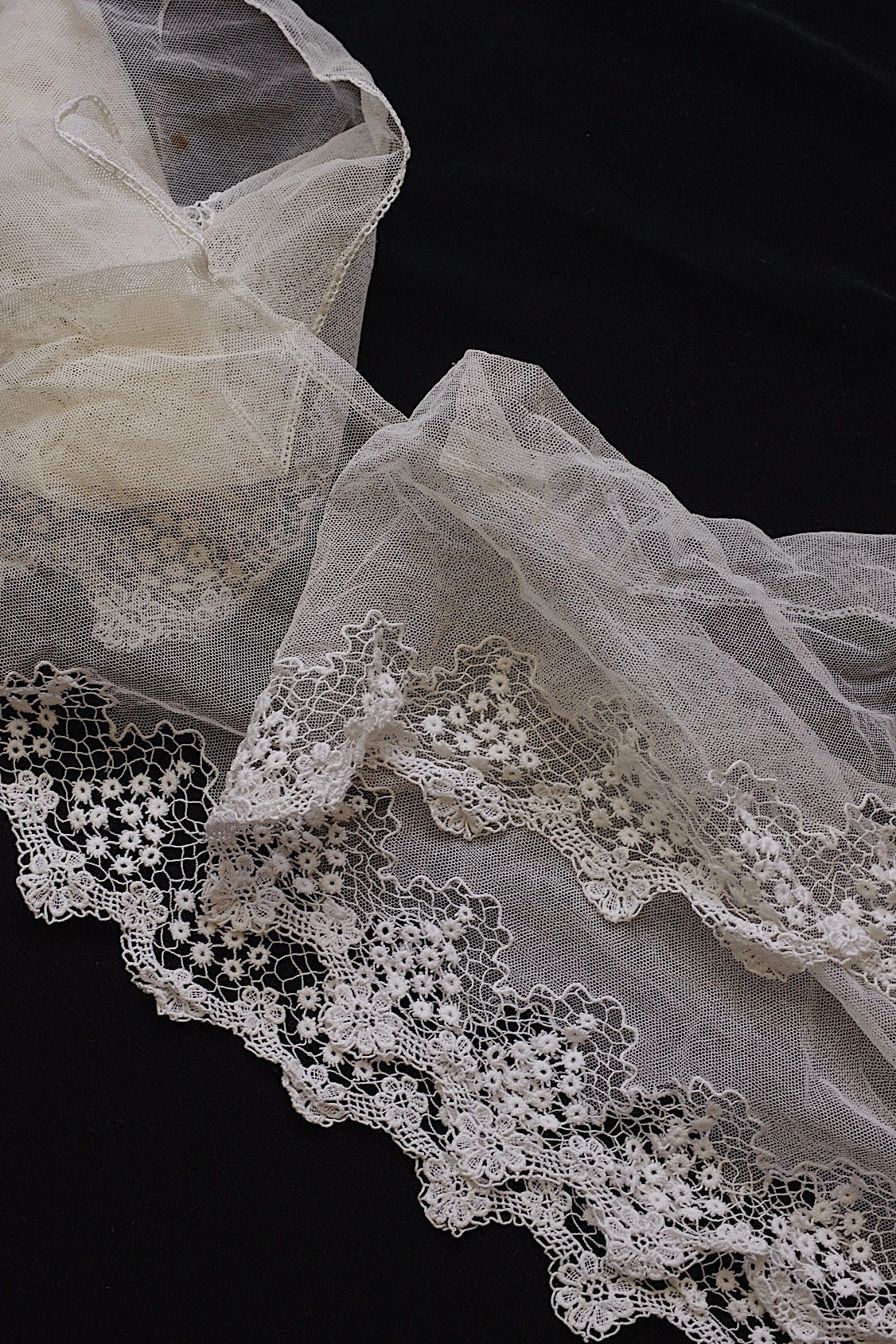 アンティークレース　dentelle ancienne 270cm .FR a l'epoque