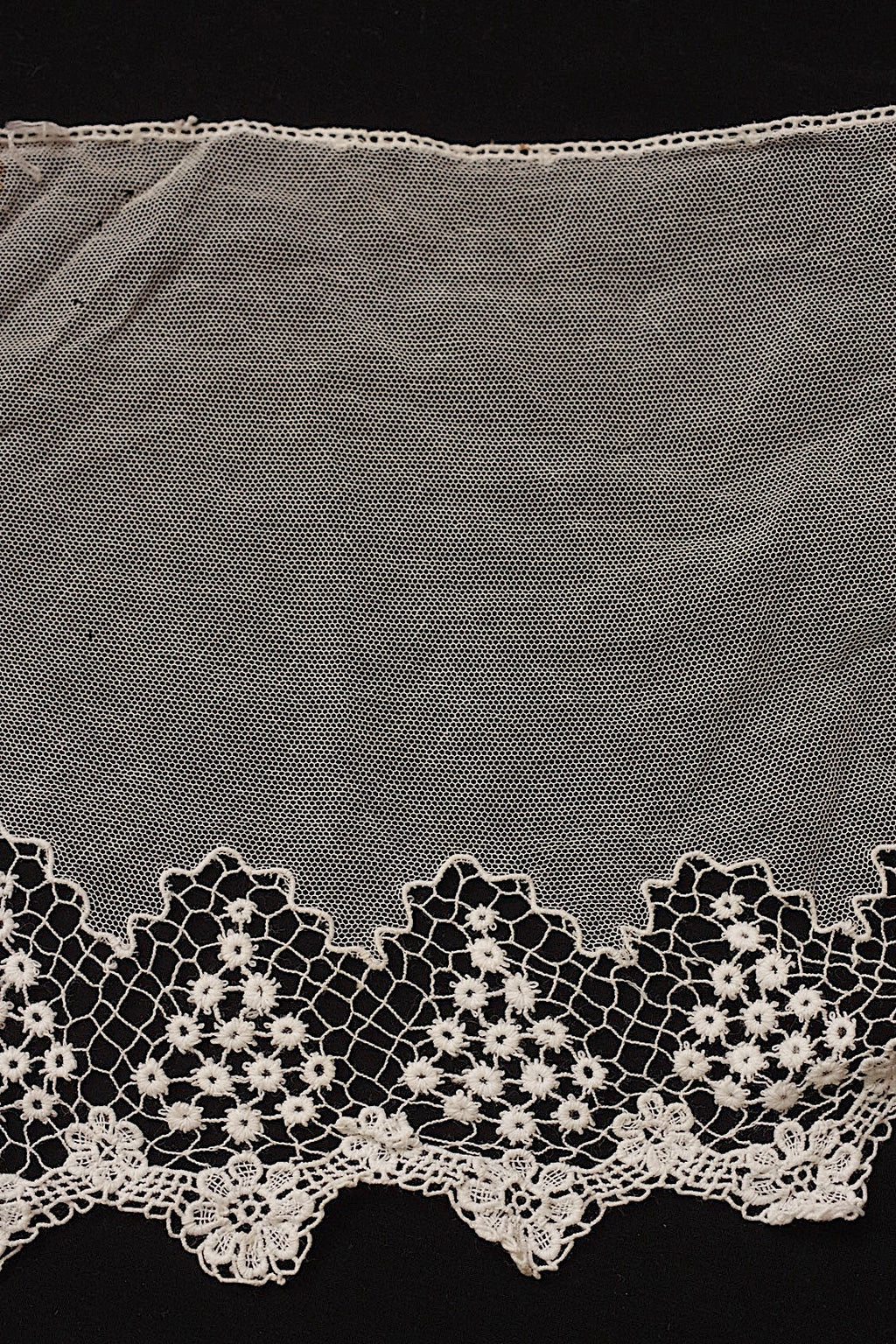 アンティークレース　dentelle ancienne 270cm .FR a l'epoque