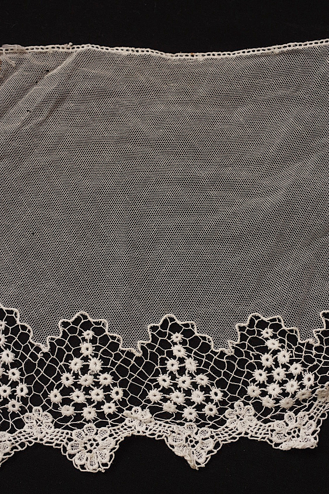 アンティークレース　dentelle ancienne 270cm .FR a l'epoque