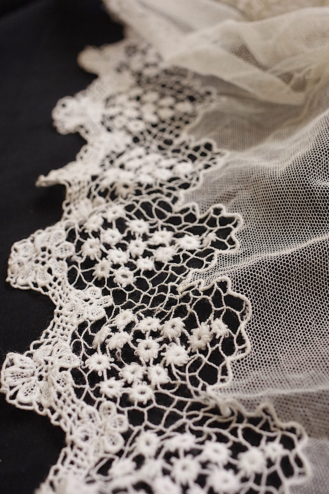 アンティークレース　dentelle ancienne 270cm .FR a l'epoque