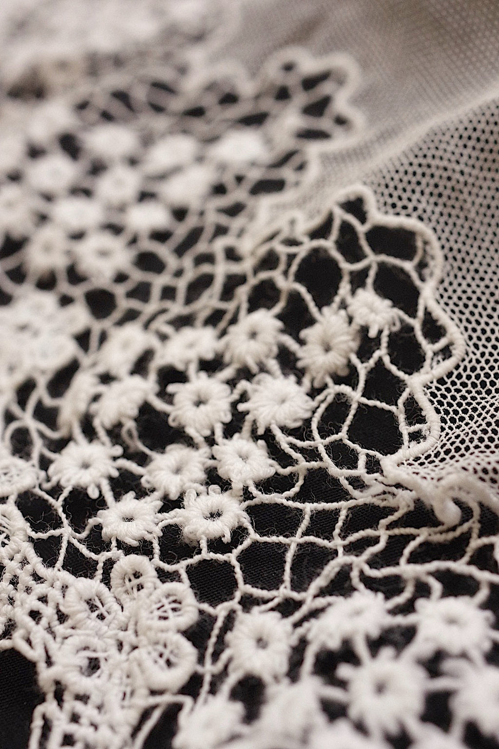 アンティークレース　dentelle ancienne 270cm .FR a l'epoque