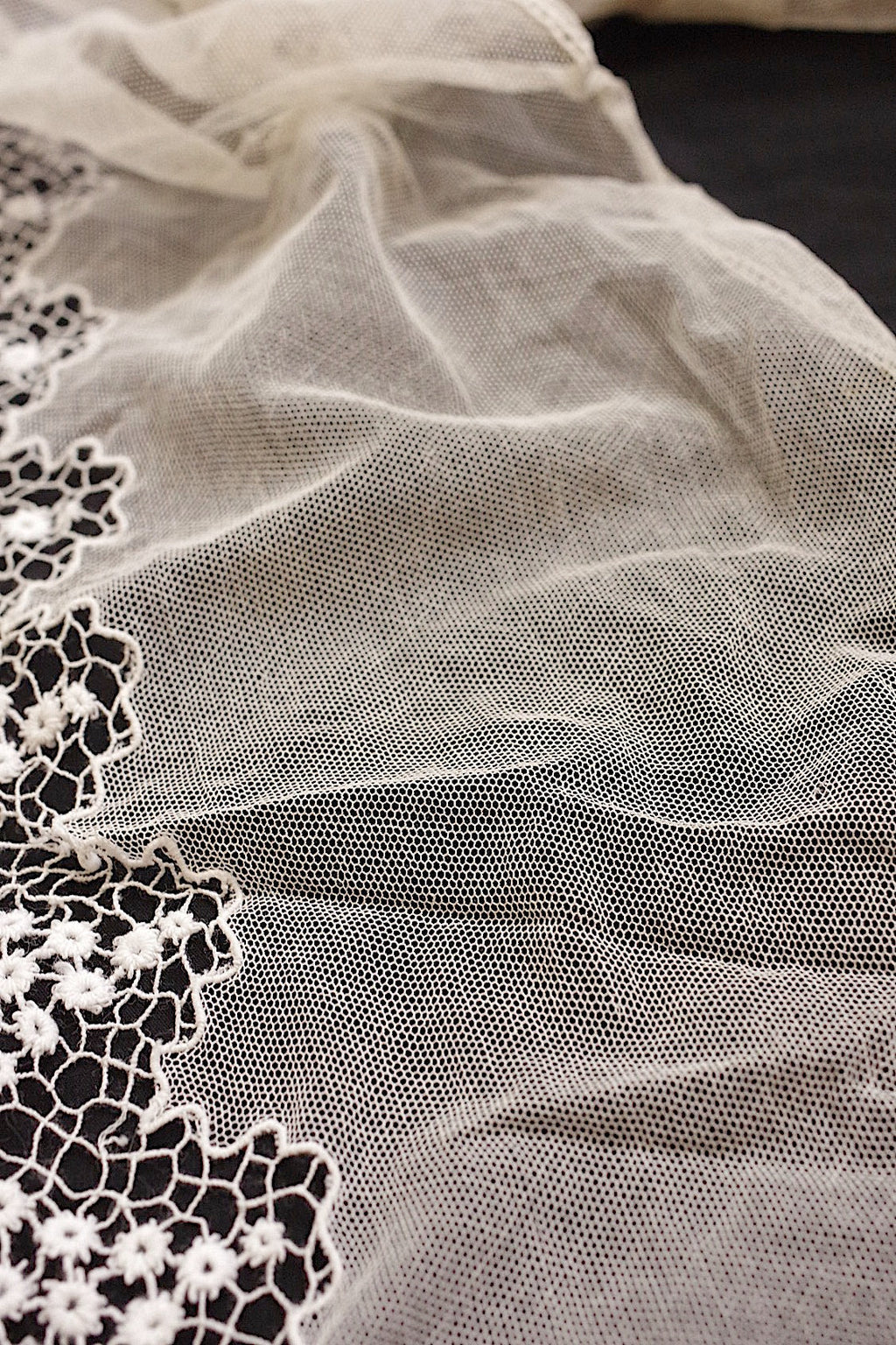 アンティークレース　dentelle ancienne 270cm .FR a l'epoque