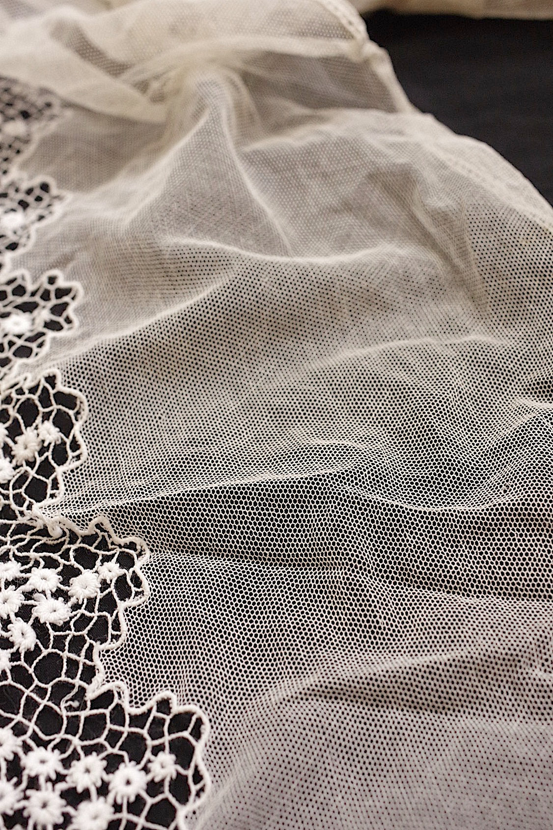 アンティークレース　dentelle ancienne 270cm .FR a l'epoque