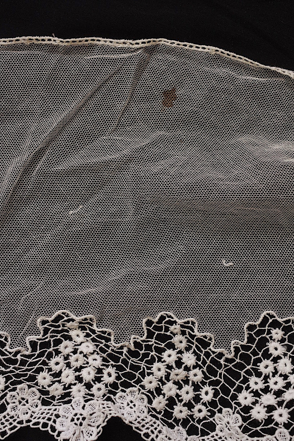 アンティークレース　dentelle ancienne 270cm .FR a l'epoque