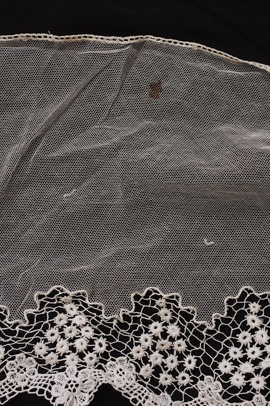 アンティークレース　dentelle ancienne 270cm .FR a l'epoque