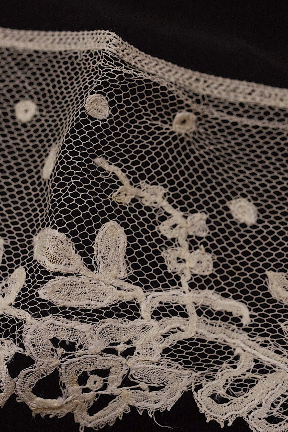 アンティークレース　dentelle ancienne　アプリカッションアングレテール３種 .FR a l'epoque