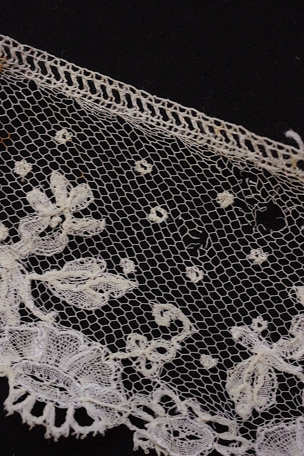 アンティークレース　dentelle ancienne　アプリカッションアングレテール３種 .FR a l'epoque