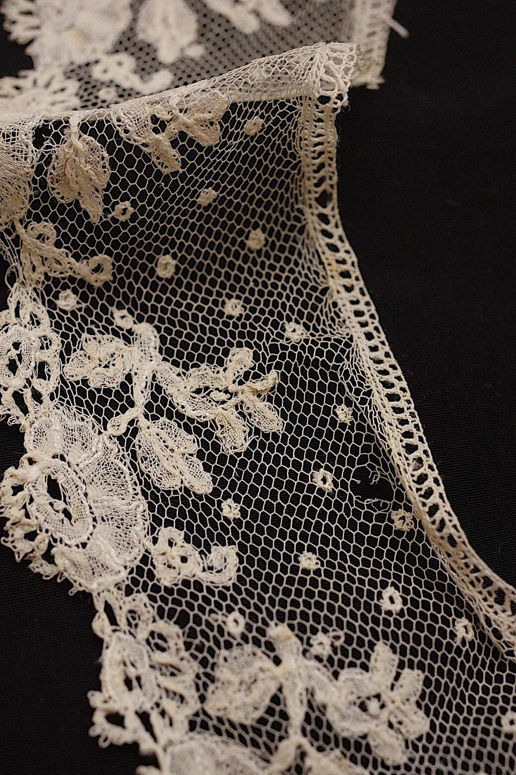 アンティークレース　dentelle ancienne　アプリカッションアングレテール３種 .FR a l'epoque