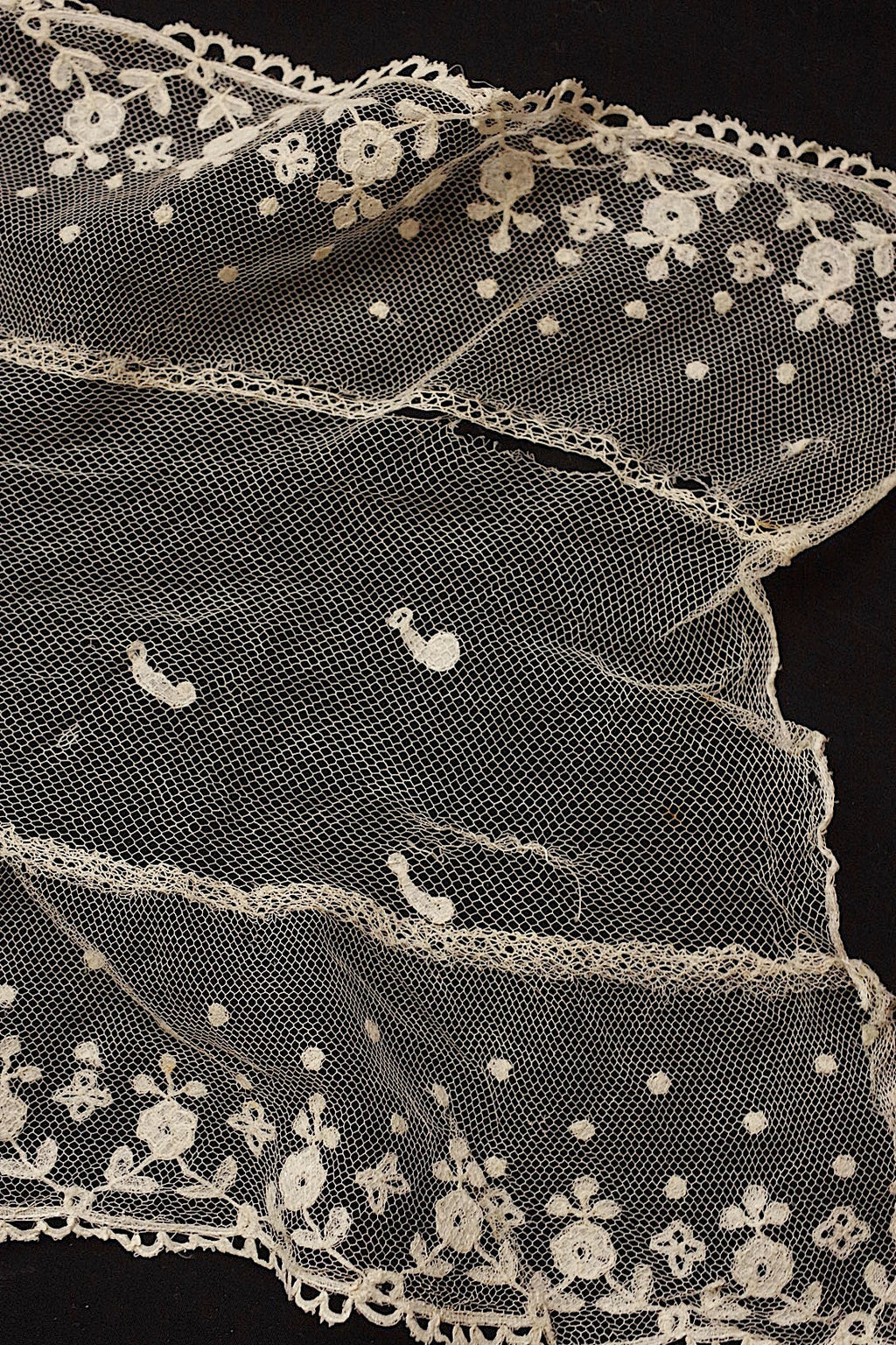 アンティークレース　dentelle ancienne　アプリカッションアングレテール３種 .FR a l'epoque