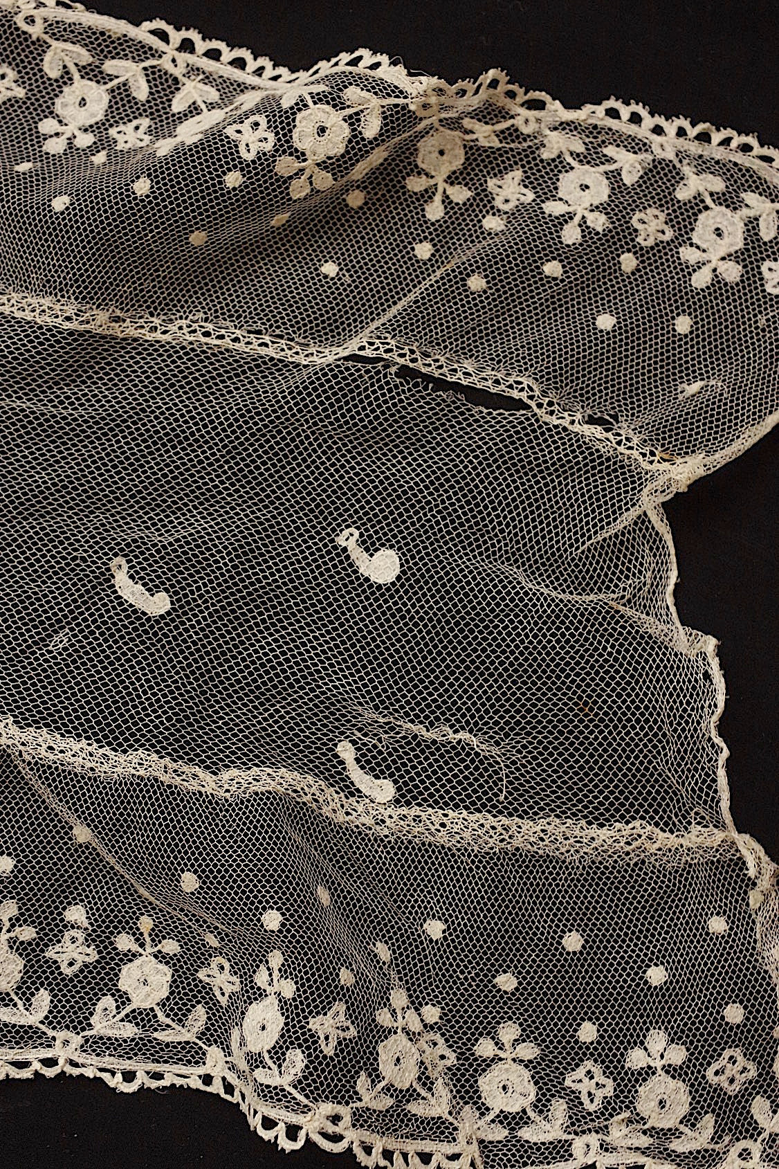 アンティークレース　dentelle ancienne　アプリカッションアングレテール３種 .FR a l'epoque