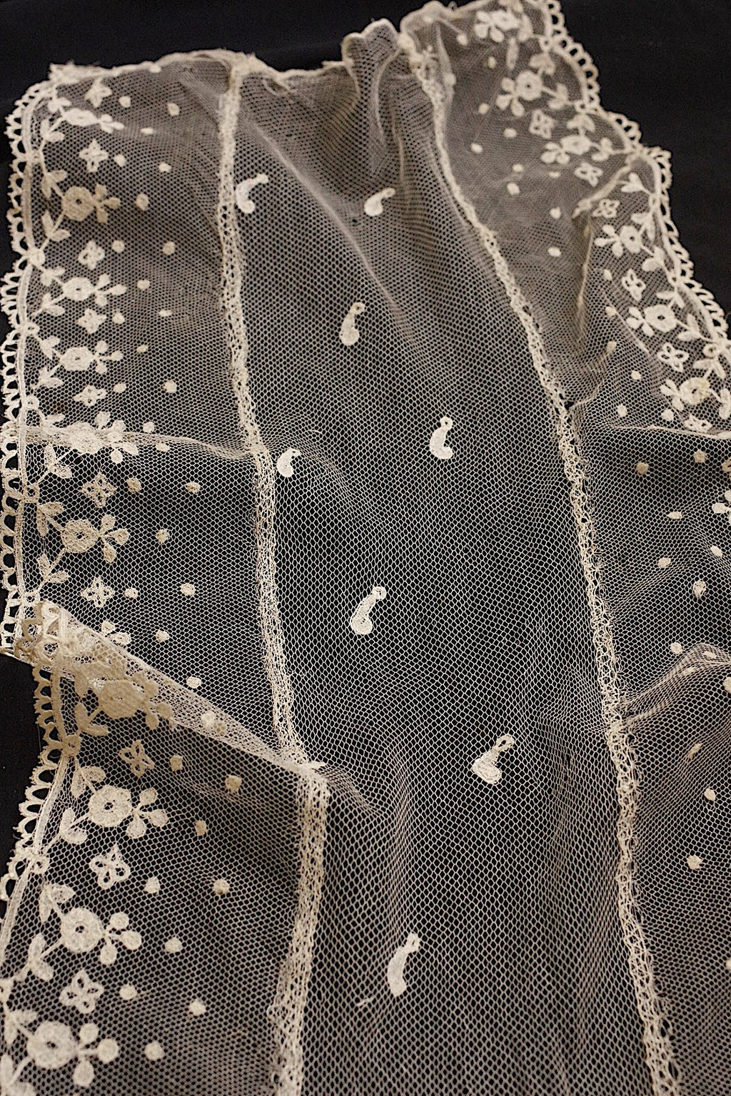 アンティークレース　dentelle ancienne　アプリカッションアングレテール３種 .FR a l'epoque