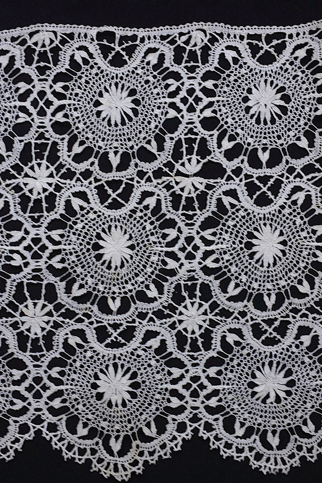 アンティークレース　dentelle ancienne　140cm .FR a l'epoque